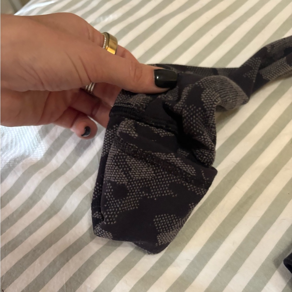 LULULEMON fleece lined long sleeve! - Picture 5 of 6